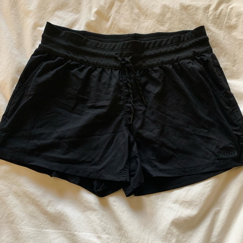 Women’s The North Face shorts  size M